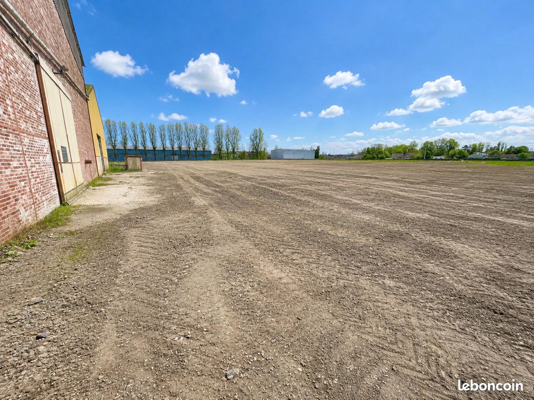 Terrain 9000 m² · à Dunkerque · 620 000 €