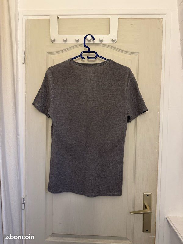 T-Shirt Henley Côtelé KIABI - Gris/Anthracite - Taille S Regular (image 4)