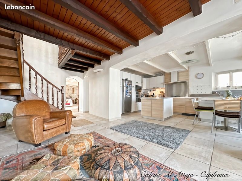 Maison 11 pièces 318 m² · à La Rochelle · 318 m² · 994 000 €