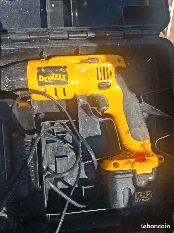 Lot d'outillage DeWALT – Perceuse 12V XR2 + Radio + Coffret (image 3)