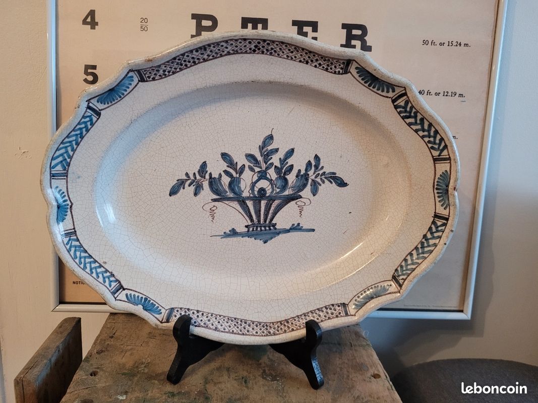 Assiette Ancienne En Faïence Forges Les Eaux Ou Rouen - Cul Noir - 24 Cm - Restaurée