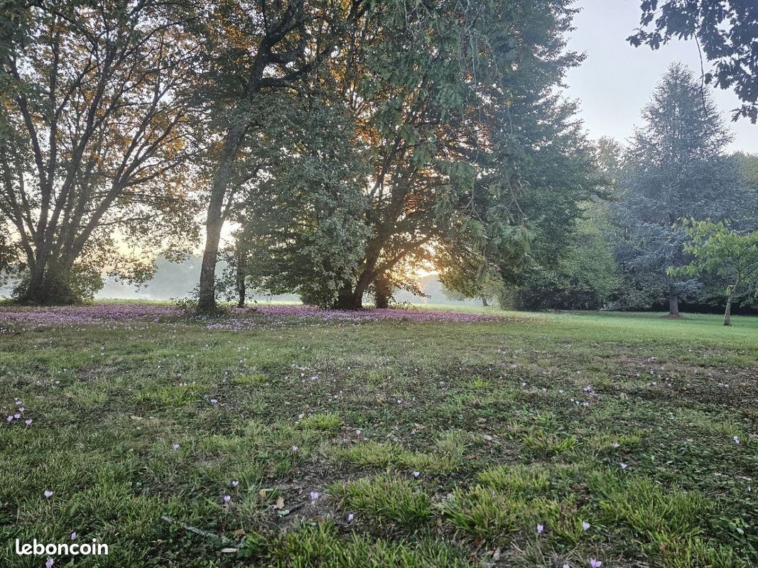 Terrain 800 m² · à Espiet · 63 000 €