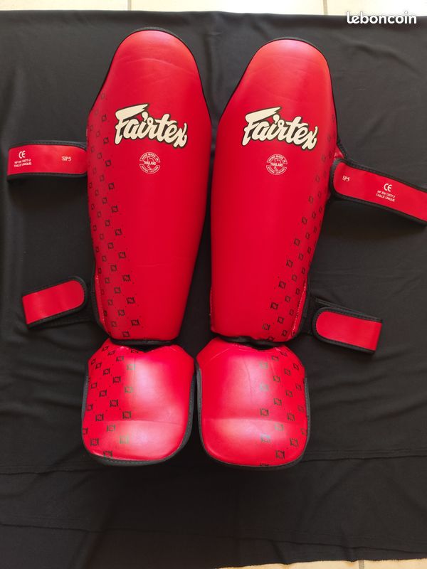 Protège-Tibias Fairtex SP5 Rouge – Muay Thai Pro, Rembourrage Multicouche, Maintien Ultra-Stable