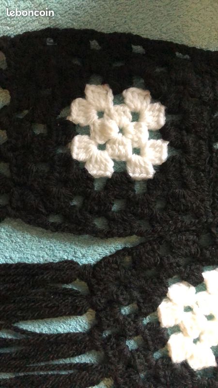 Écharpe en laine réalisée au crochet à la main (image 4)
