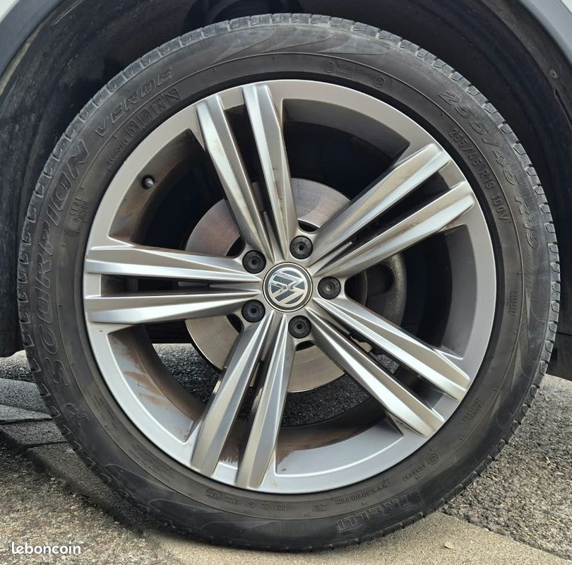 VOLKSWAGEN TIGUAN 2.0 TDI 150 CARAT - R-Line int/ext - Attelage électrique (image 23)