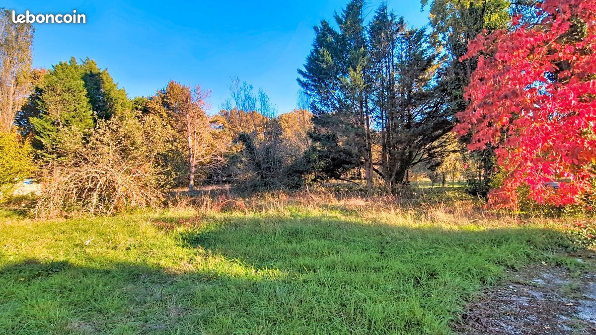 Terrain à bâtir de 600 m² à ROMAGNE (33) · 57 000 €
