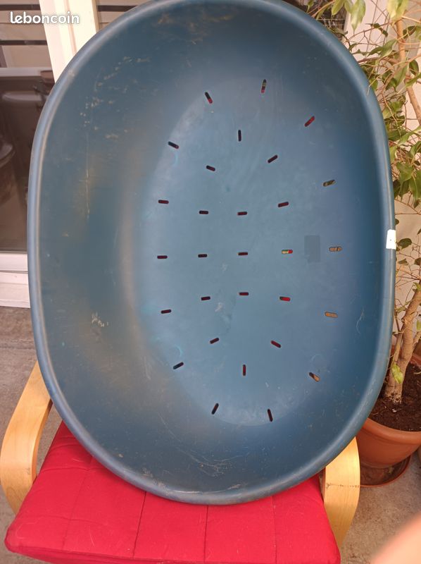 Panier plastique pour grand chien (image 1)
