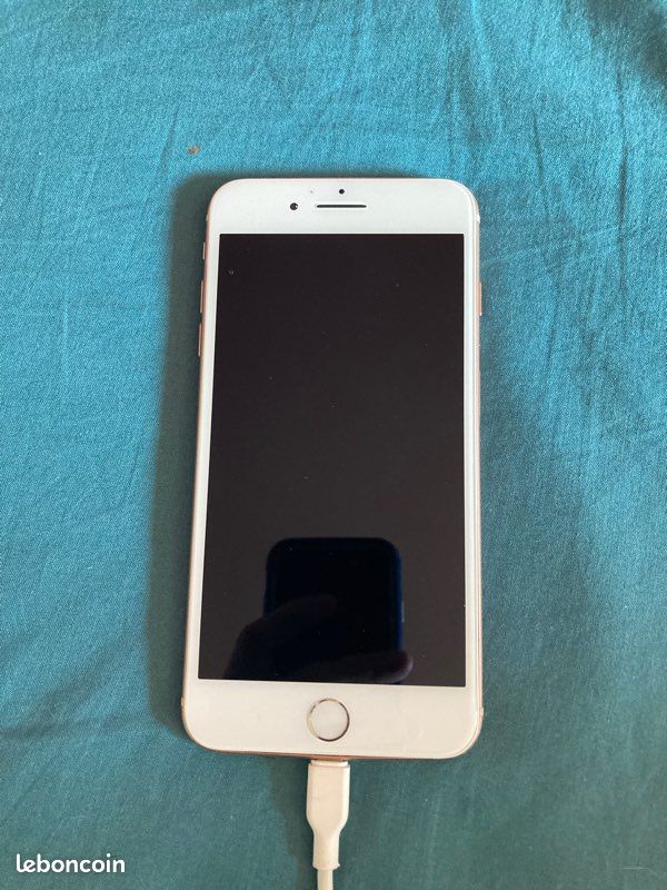IPhone 8+ rose pâle (image 1)