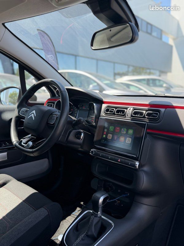 CITROËN C3 110ch FEEL PACK / BOÎTE AUTOMATIQUE / APPLE CARPLAY / TOIT NOIR / JANTES NOIRES / FEUX LED / CAMÉRA DE RECUL / RADARS AR / ATTELAGE (image 4)