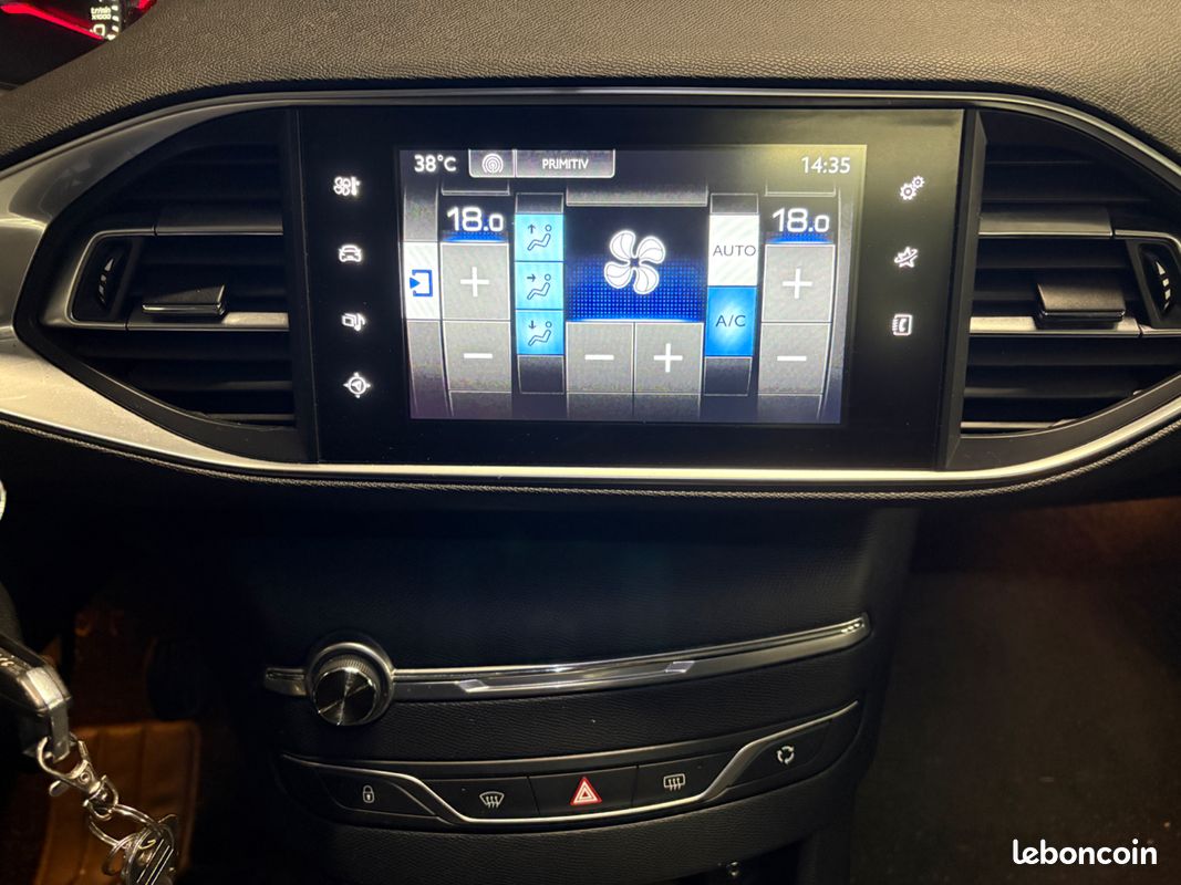 PEUGEOT 308 1.2 130ch ALLURE - Toit panoramique - Suivi complet - Climatisation (image 16)