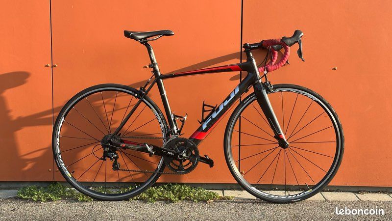 Équipements + Fuji Altamira 2.7 Carbone / Shimano 105 / Mavic / Grand Prix 5000 (image 1)
