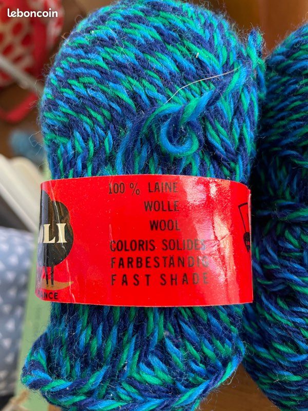 Lot De Laines Bleues Diverses - 285 Grammes Au Total + Jeu D'aiguilles à Tricoter Offert