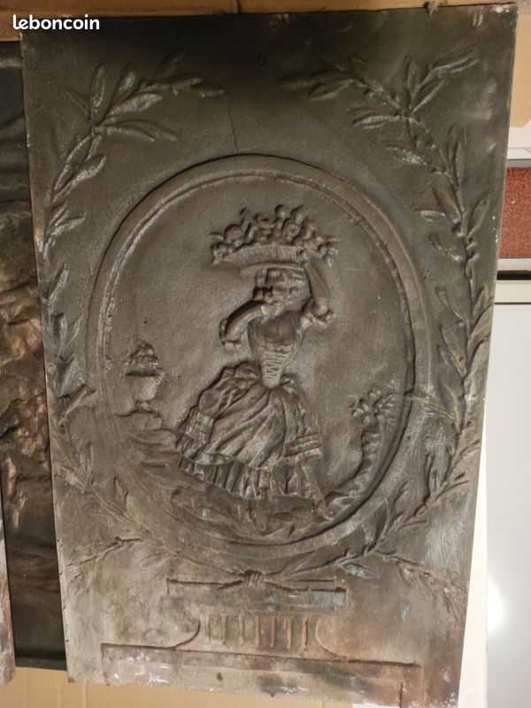 Plaques en fontes côtés cheminée (image 2)