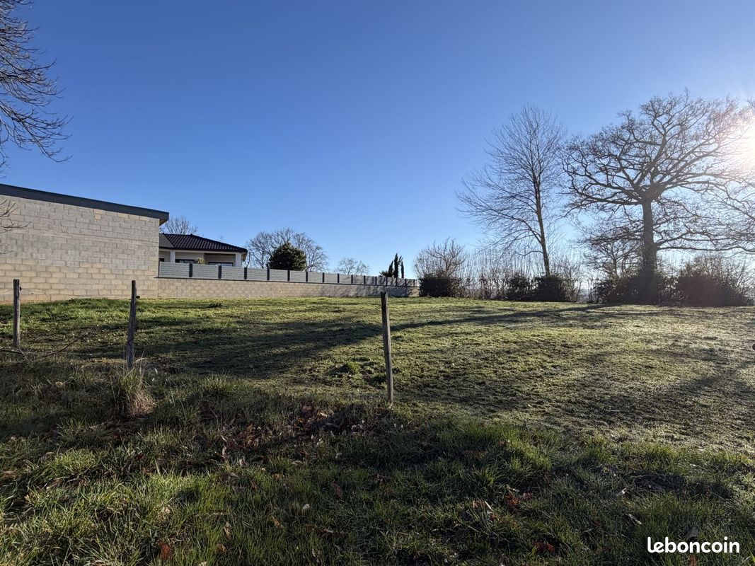 Terrain 900 m² · à Sansac-de-Marmiesse · 900 m² · 49 500 €