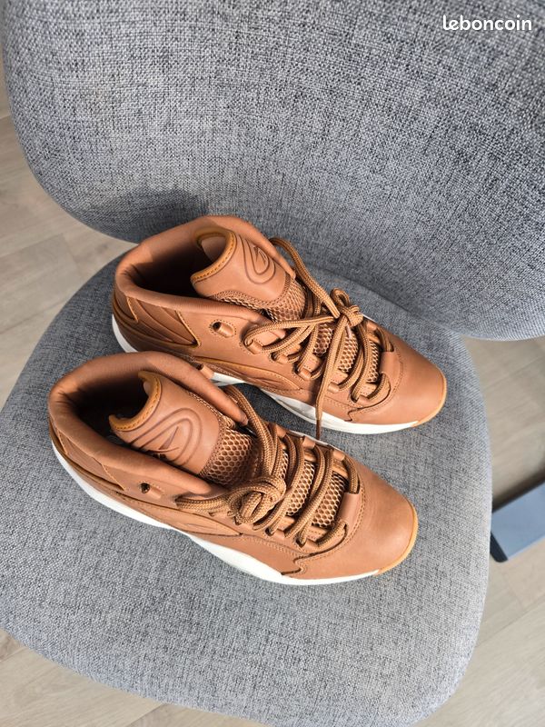 SNS x Reebok Question Mid Taille 44 (Brown/Classic White/Gum