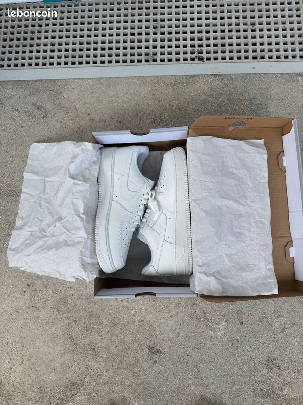 Nike Air Force 1 (image 1)