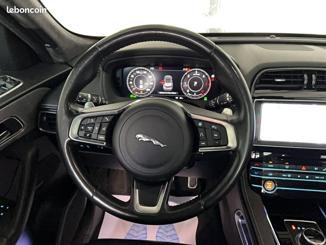 JAGUAR F-Pace 2.0 D - 180 ch AWD BVA8 Chequered Flag (image 14)