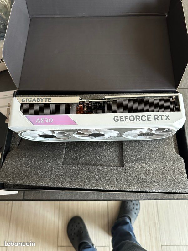 Carte Graphique GeForce RTX 4070 Ti AERO OC 12 Go - Gigabyte - Occasion