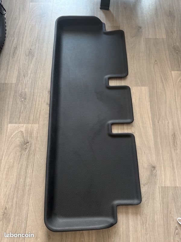 Lot Spigen tapis Tesla Model 3 (image 1)