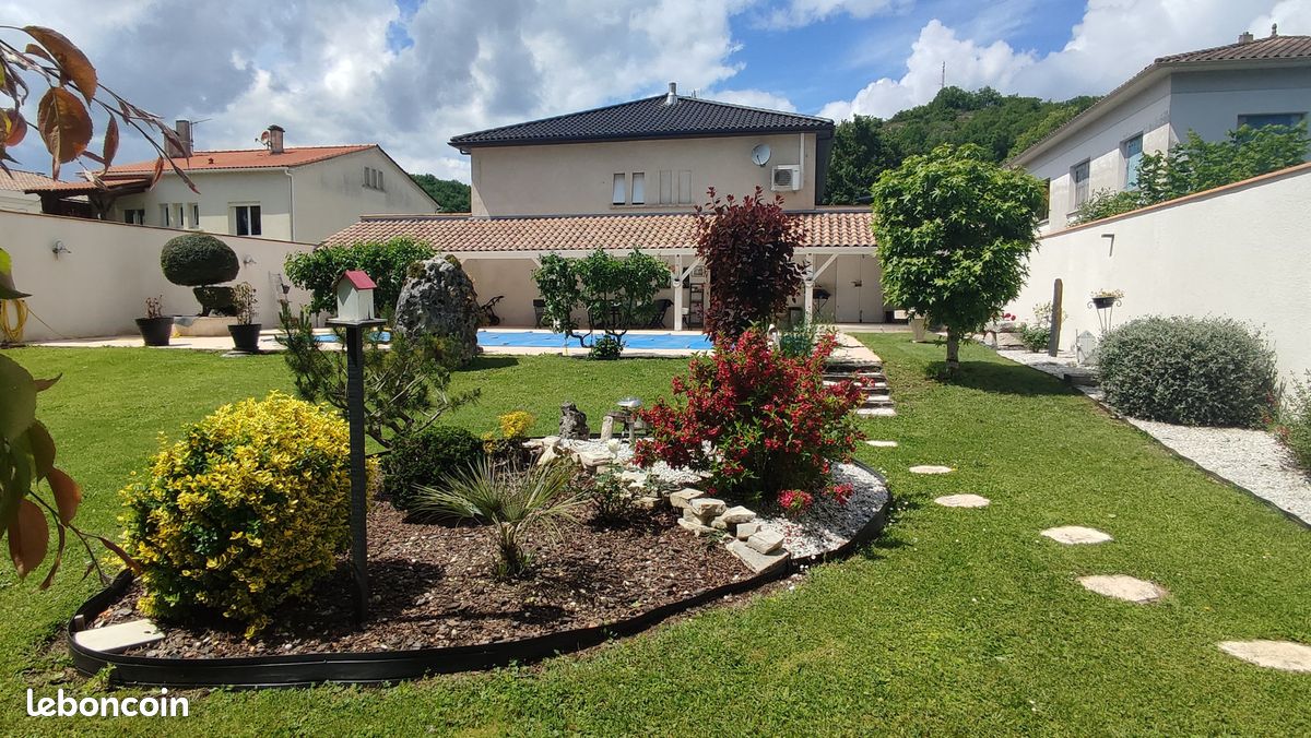 Maison 6 pièces 150 m² · à Montaigu-de-Quercy · 150 m² · 310 000 €