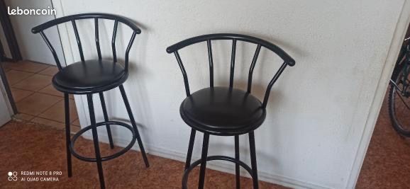 Tabourets noirs (image 1)