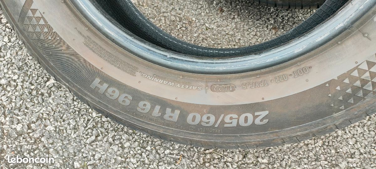 4 Pneus kumho solus hs63 60 16 96H - Équipement auto