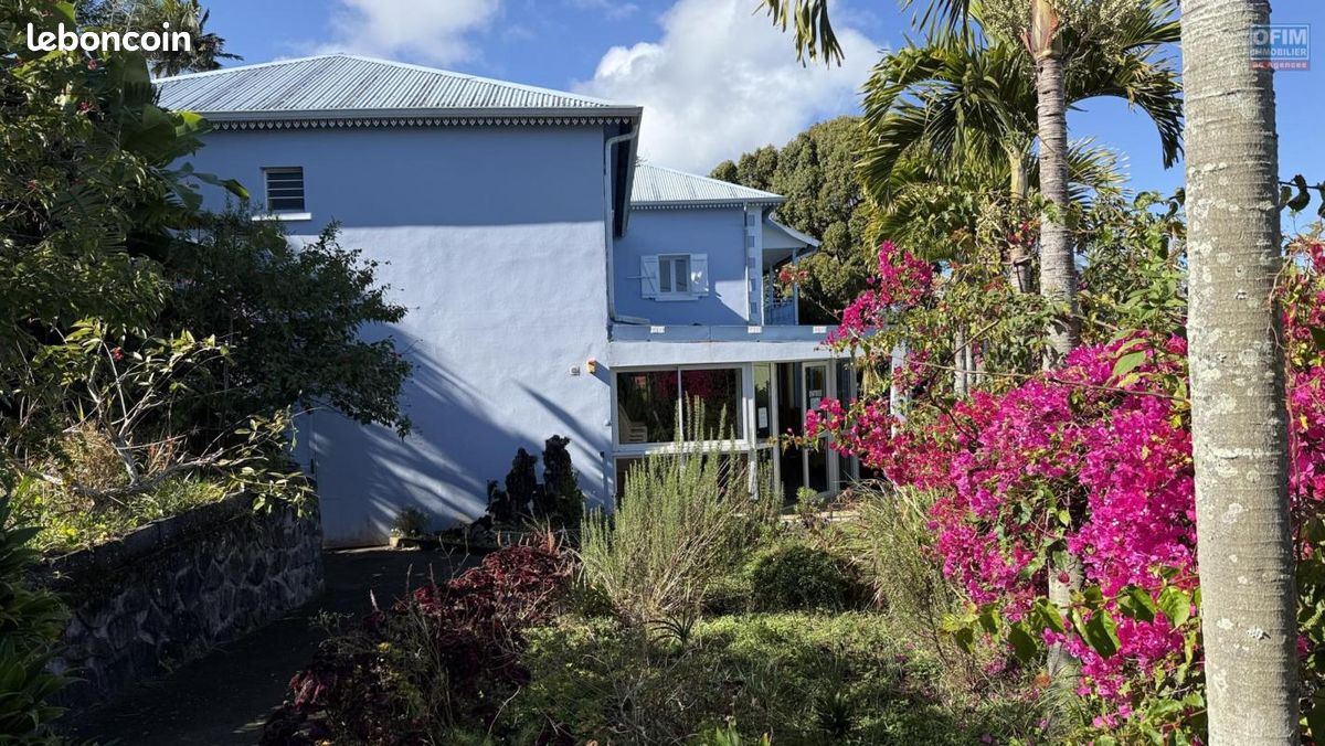 Maison 11 pièces 400 m² · à Les Avirons · 400 m² · 600 000 €