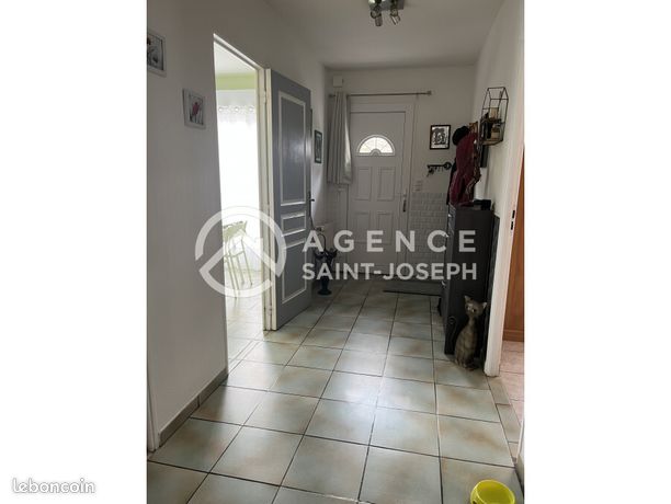 https://img.leboncoin.fr/api/v1/lbcpb1/images/53/91/55/5391556810b11fed7157724845f5e02ddb454600.jpg?rule=ad-image