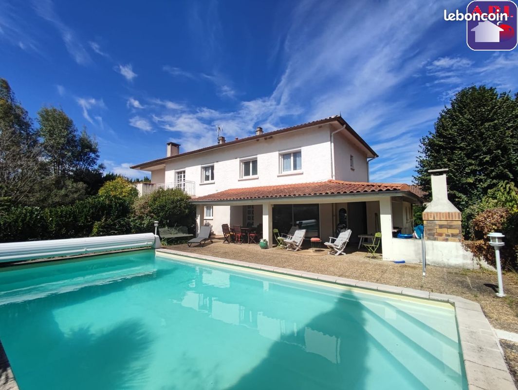Maison 6 pièces 205 m² · à Saint-Jean-du-Falga · 205 m² · 305 000 €