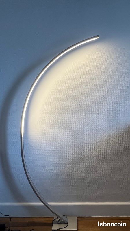 Lampe LED Arc Moderne – Très Bon État (image 3)