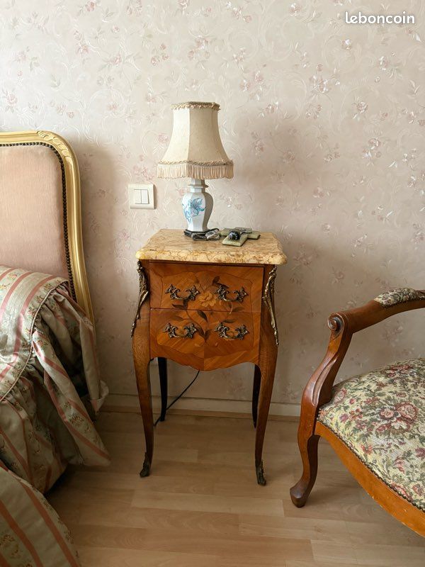 Lot de 2 tables de chevets Louis XV en marbre rose (image 2)