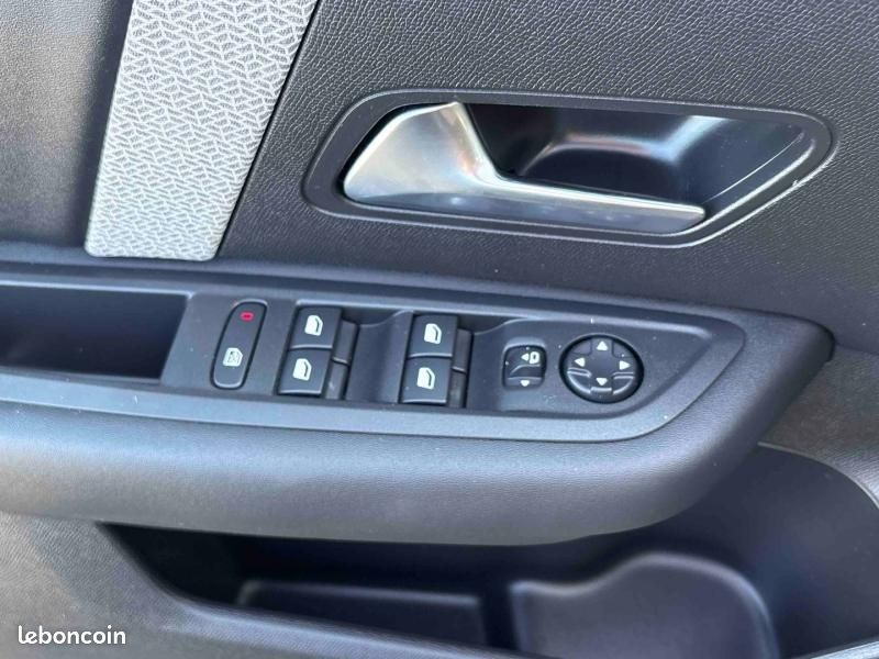 Citroen C4 1.5 BlueHDi 130ch S&S PLUS Automatique (image 14)