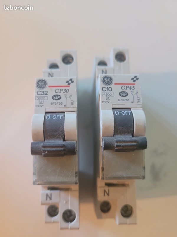 Disjoncteur Legrand CP45 C10 – 4500A – 230V – Monophasé – 673761