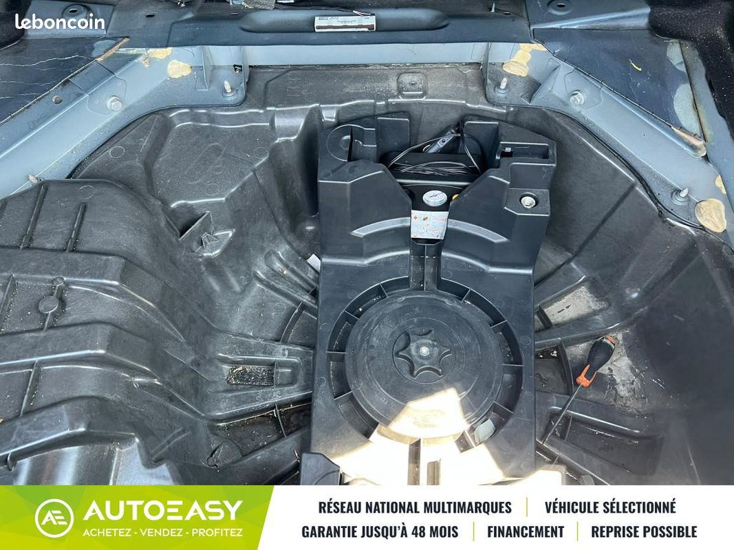 Renault Megane 1.2 TCE 100ch ENERGY LIMITED (image 11)