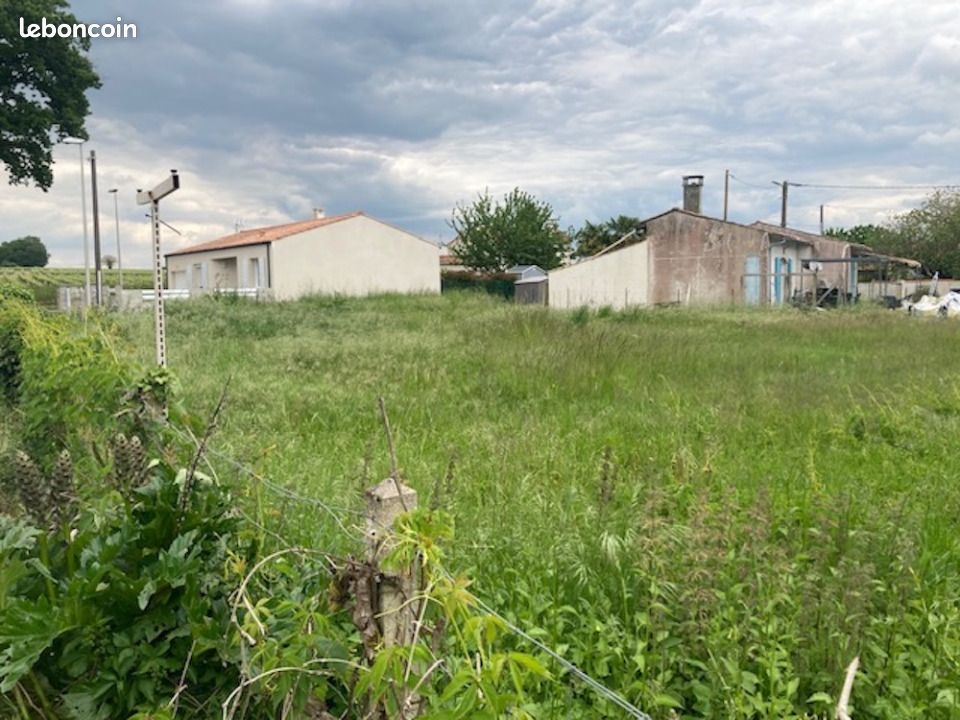 Terrain 696 m² · à Chaniers · 58 370 €