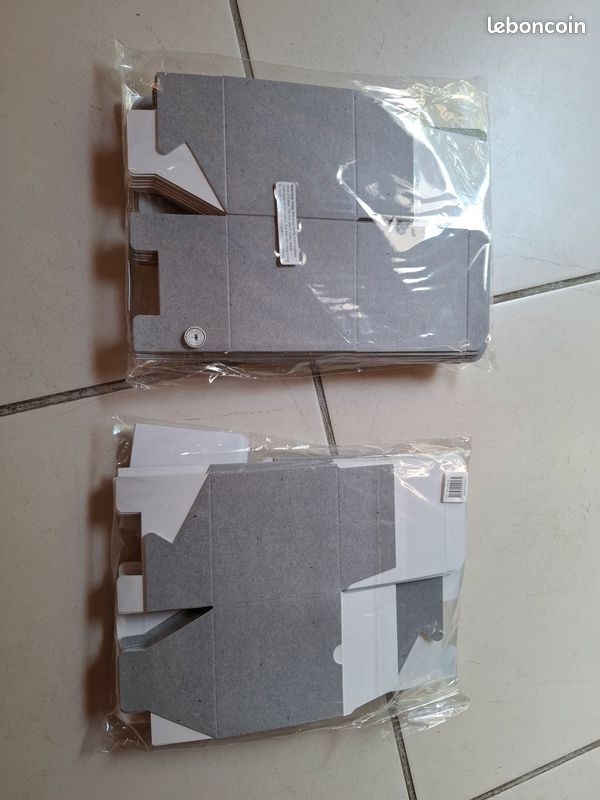 Boite cadeaux en carton (image 1)