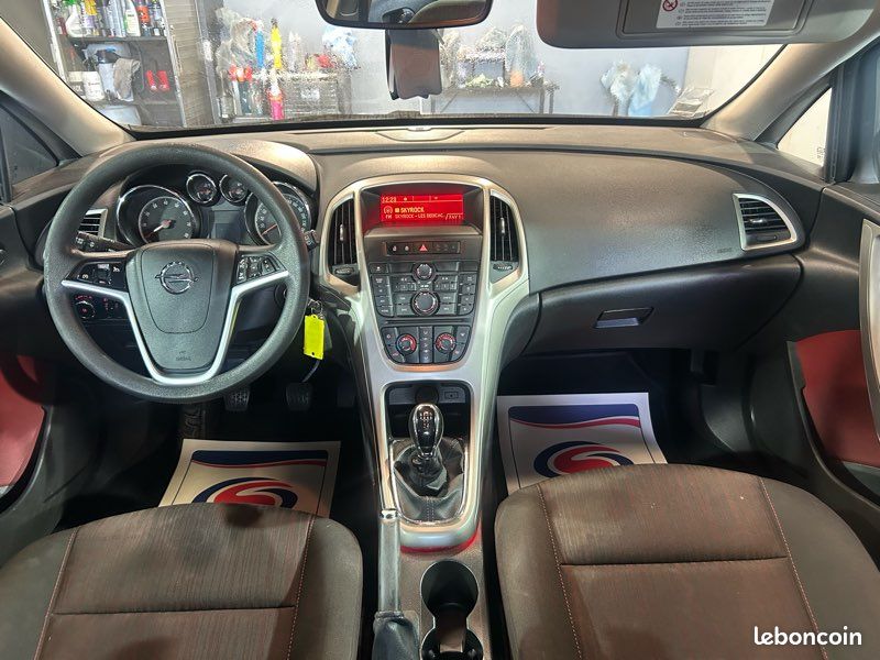 Vend une Opel astra 1.4 i twinport 100cv de 2010 5 portes (image 3)