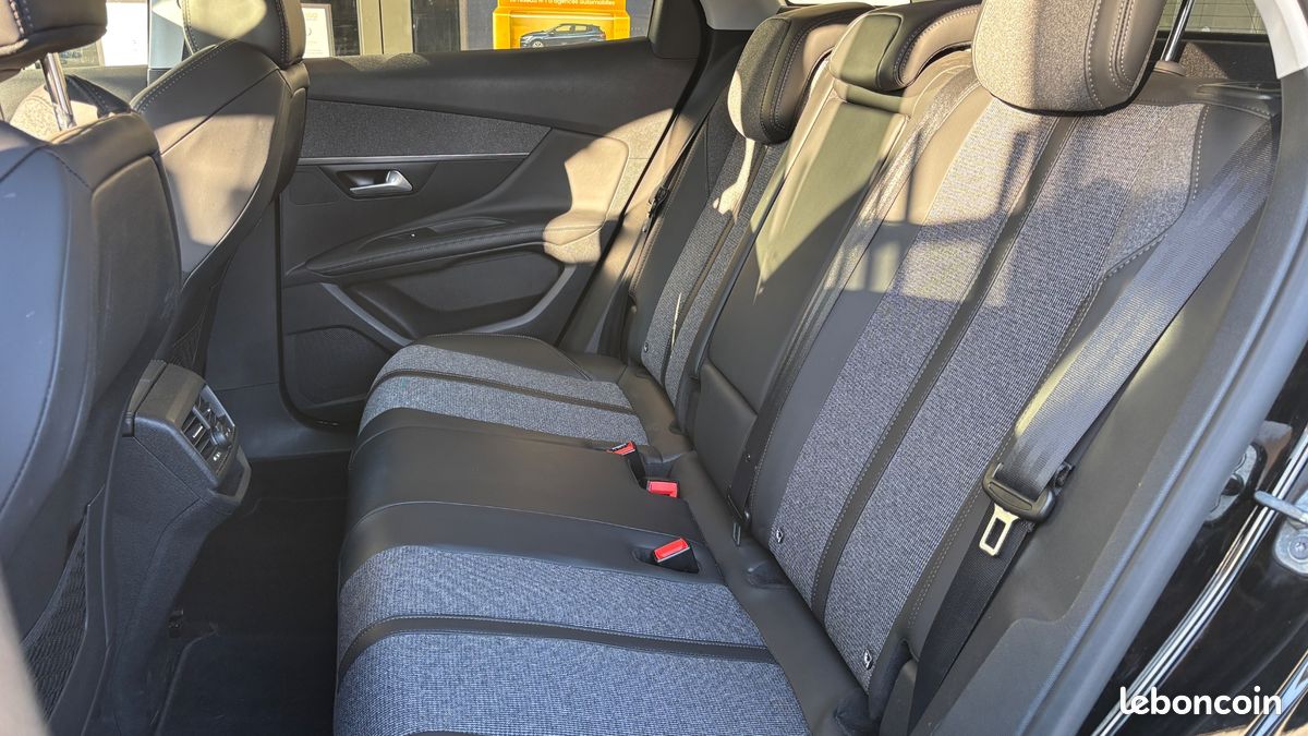 PEUGEOT 3008 1.2 PURETECH 130ch ALLURE EAT6 - Entretien complet * Carplay * Caméra * Grip Control (image 6)