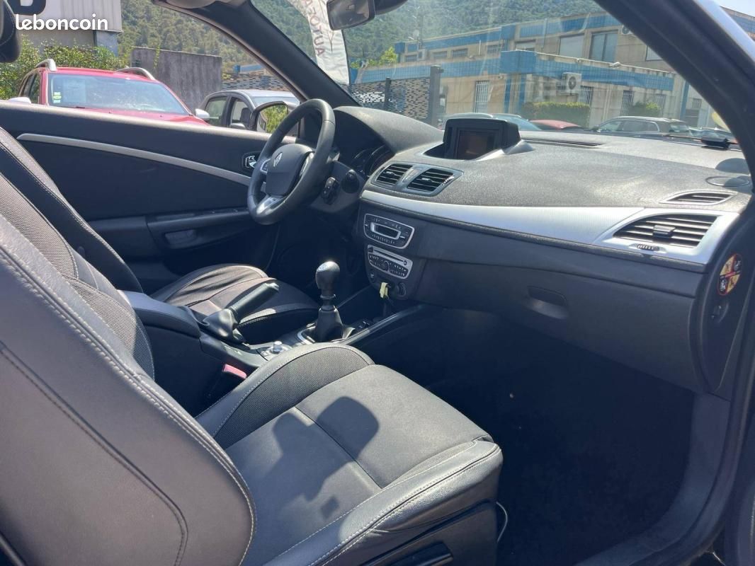 Renault Mégane Coupé Cabriolet III dCi 110 eco2 FAP Euro 5 (image 3)