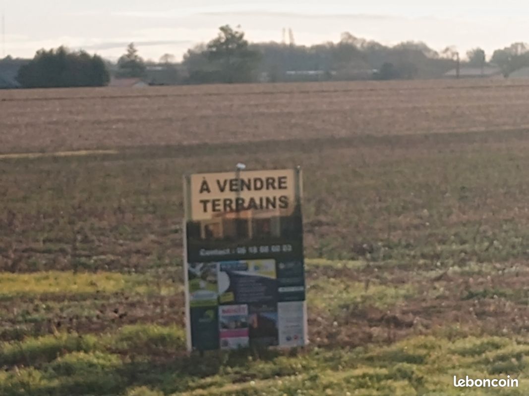 Terrain viabilisé · à Saintes · 32 900 €