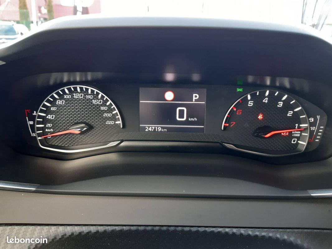PEUGEOT 2008 PureTech 130 S&S EAT8 Allure (image 22)