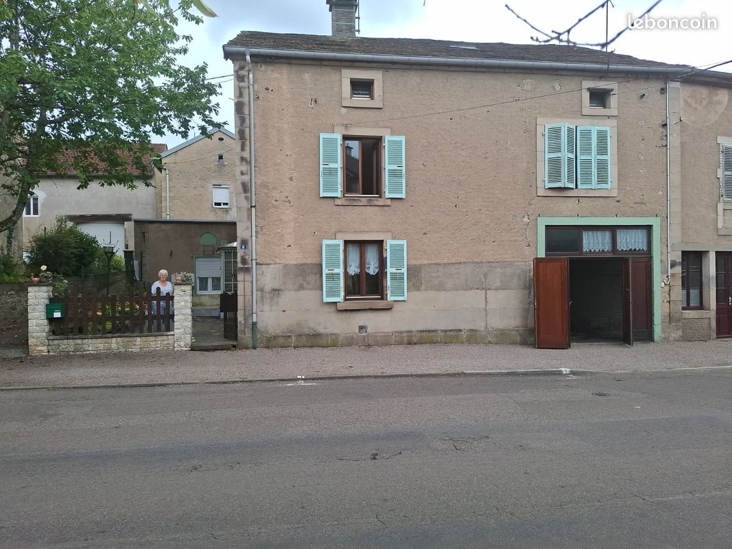 Maison 6 pièces 145 m² · à Fougerolles-Saint-Valbert · 145 m² · 117 000 €