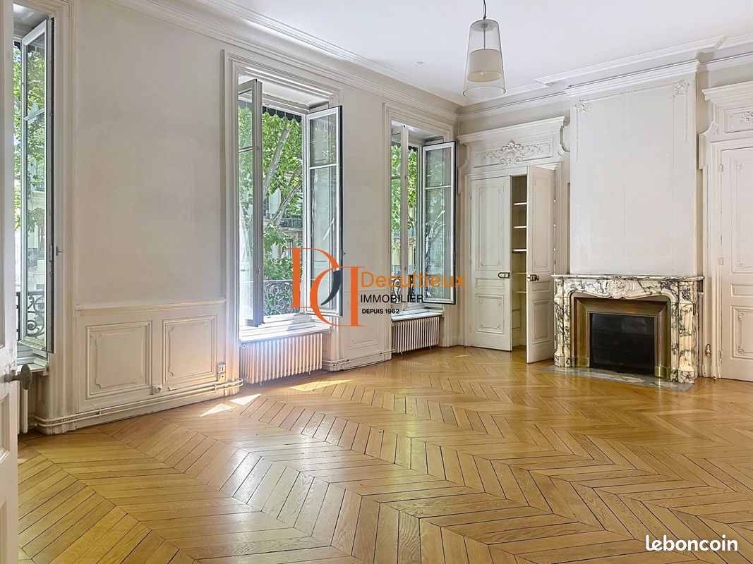 Appartement 8 pièces 250 m² · à Lyon · 250 m² · 3 285 €/mois