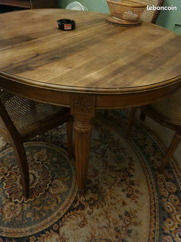 Table en merisier largeur 108, longueur 119 et hauteur 74 (image 4)