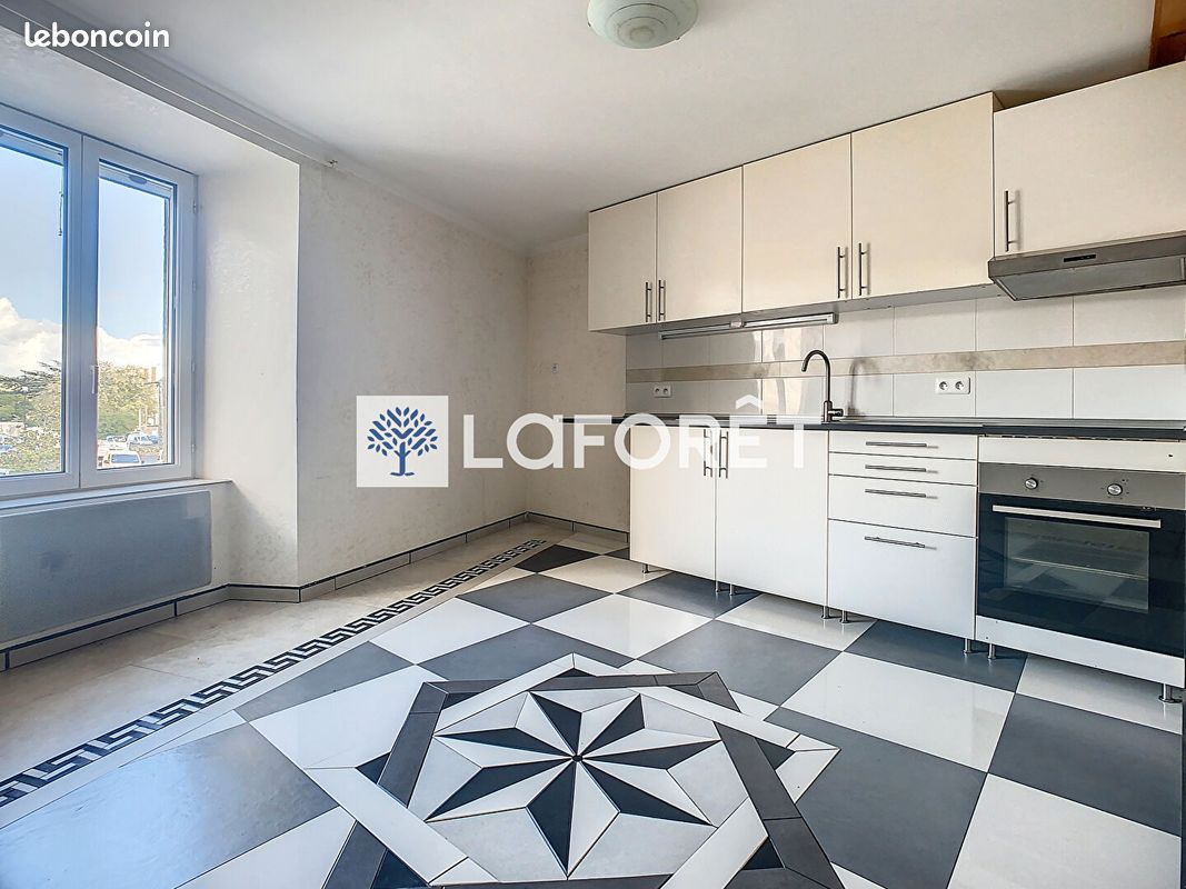 Appartement 3 pièces 80 m² · à Argentonnay · 80 m² · 490 €/mois