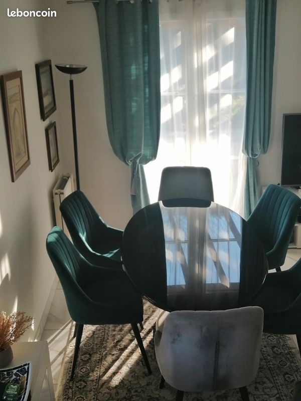 Table en bois et marbre et 6 chaises (image 1)