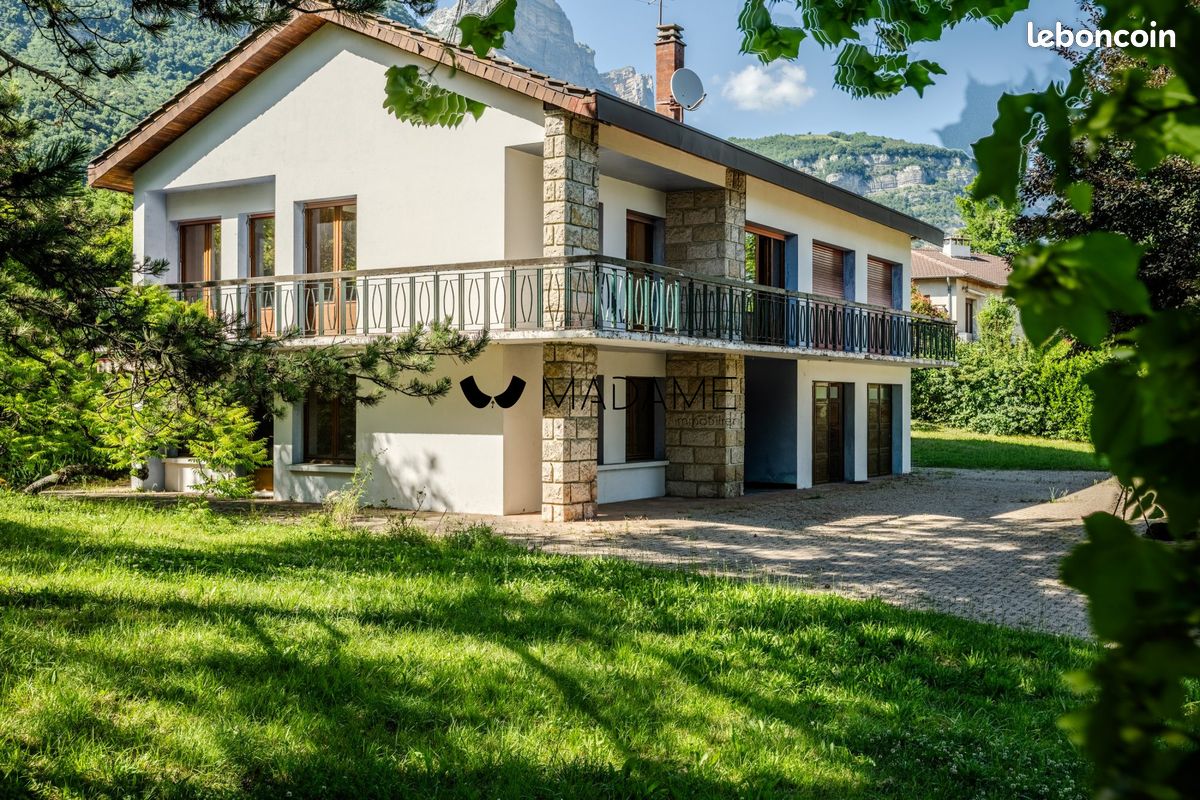 Maison 7 pièces 212 m² · à Saint-Nazaire-les-Eymes · 212 m² · 430 000 €