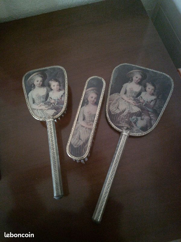 Ensemble miroir + peigne + brosse à habits à l'effigie des enfants de Marie Antoinette (image 1)