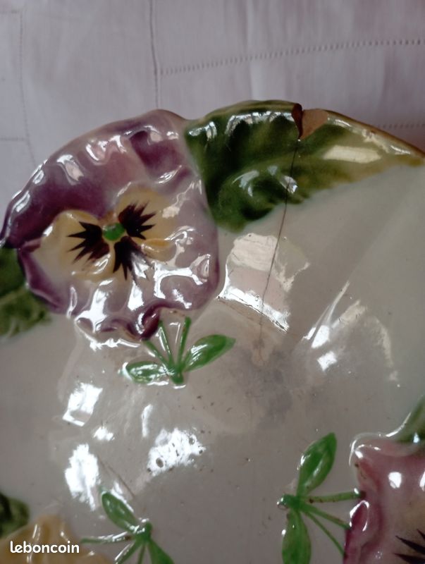 Assiette barbotine art déco signée HB Choisy le Roi Les fraises