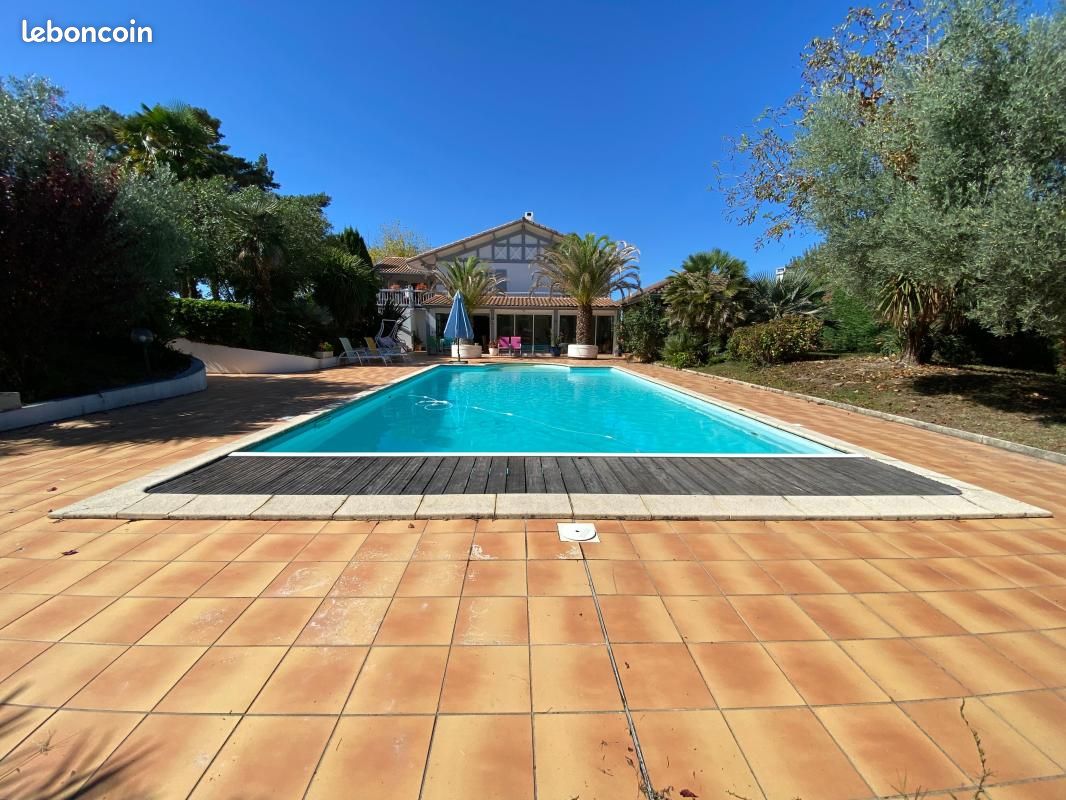 Maison 5 pièces 220 m² · à Hagetmau · 220 m² · 367 000 €